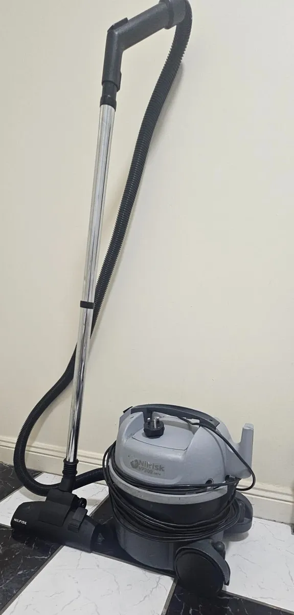 vacuum cleaner nilfisk VP300