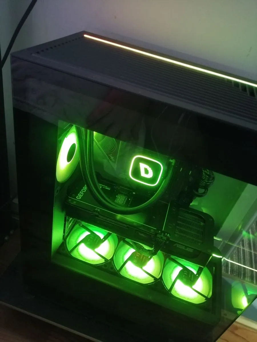 Gaming PC - RTX 5080, 9800x3d 32gb DDR5 - €3000 - Image 2