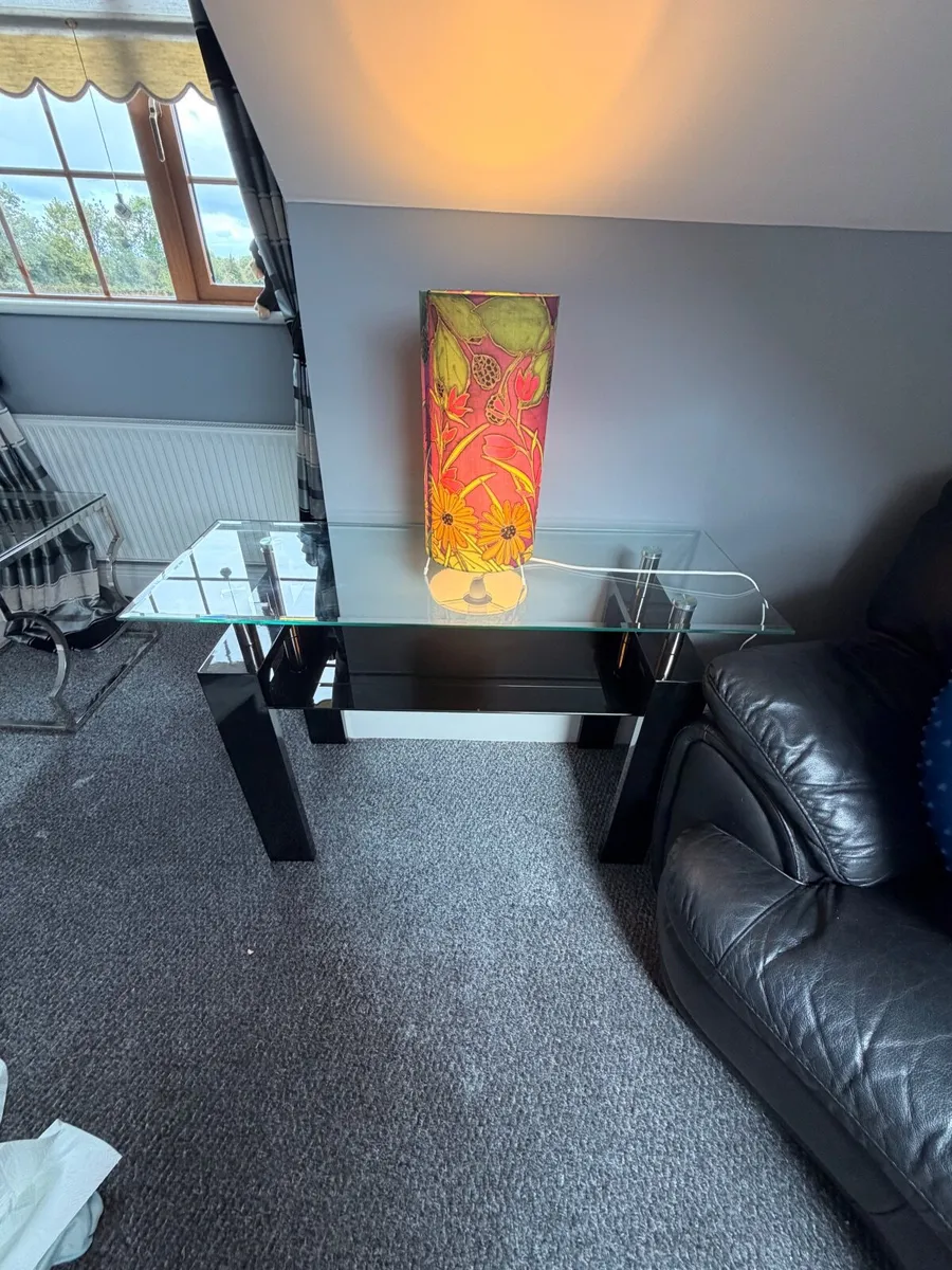 Black glass top console table - Image 4