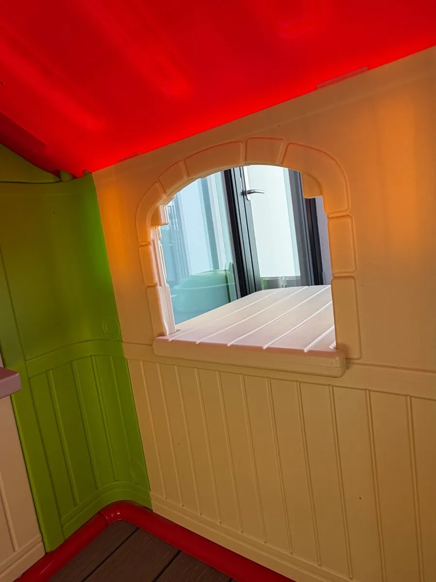Play House with table - Image 2