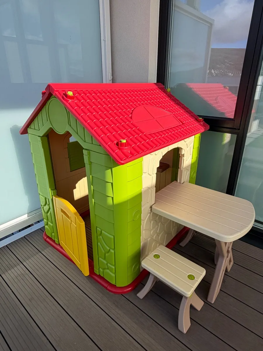 Play House with table - Image 4