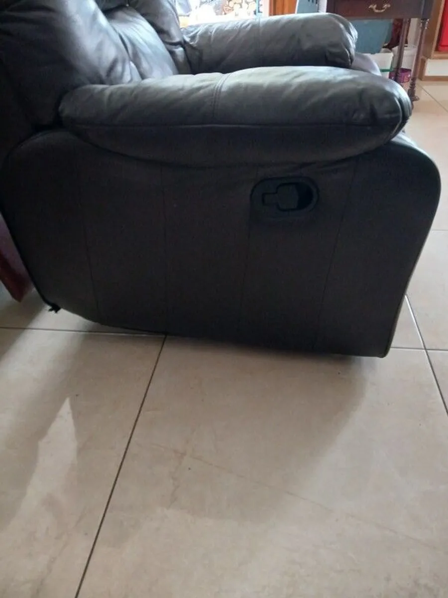 Armchair.  Manual Recliner.  Dark brown.   Very good condition. Recliner works perfectly. - Image 2