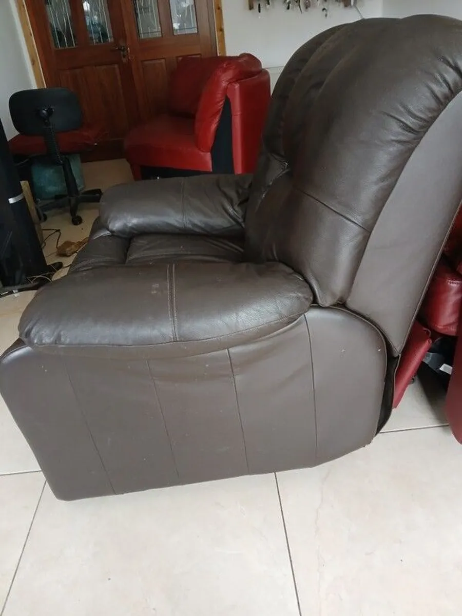 Armchair.  Manual Recliner.  Dark brown.   Very good condition. Recliner works perfectly. - Image 3