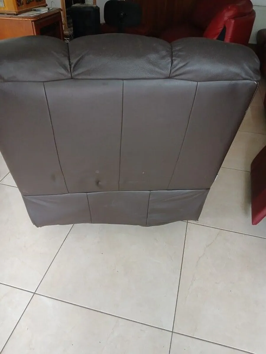 Armchair.  Manual Recliner.  Dark brown.   Very good condition. Recliner works perfectly. - Image 4