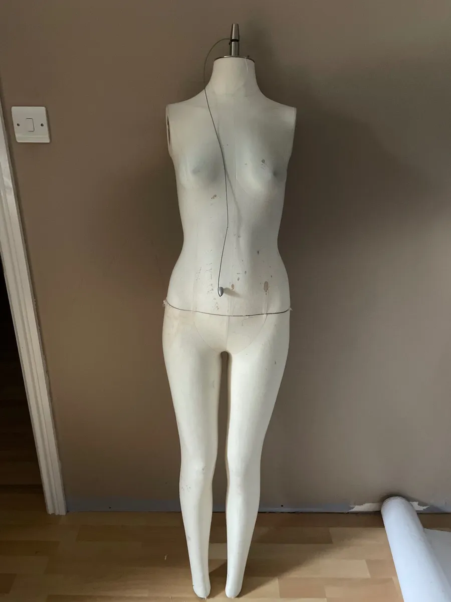 Mannequin - Image 2
