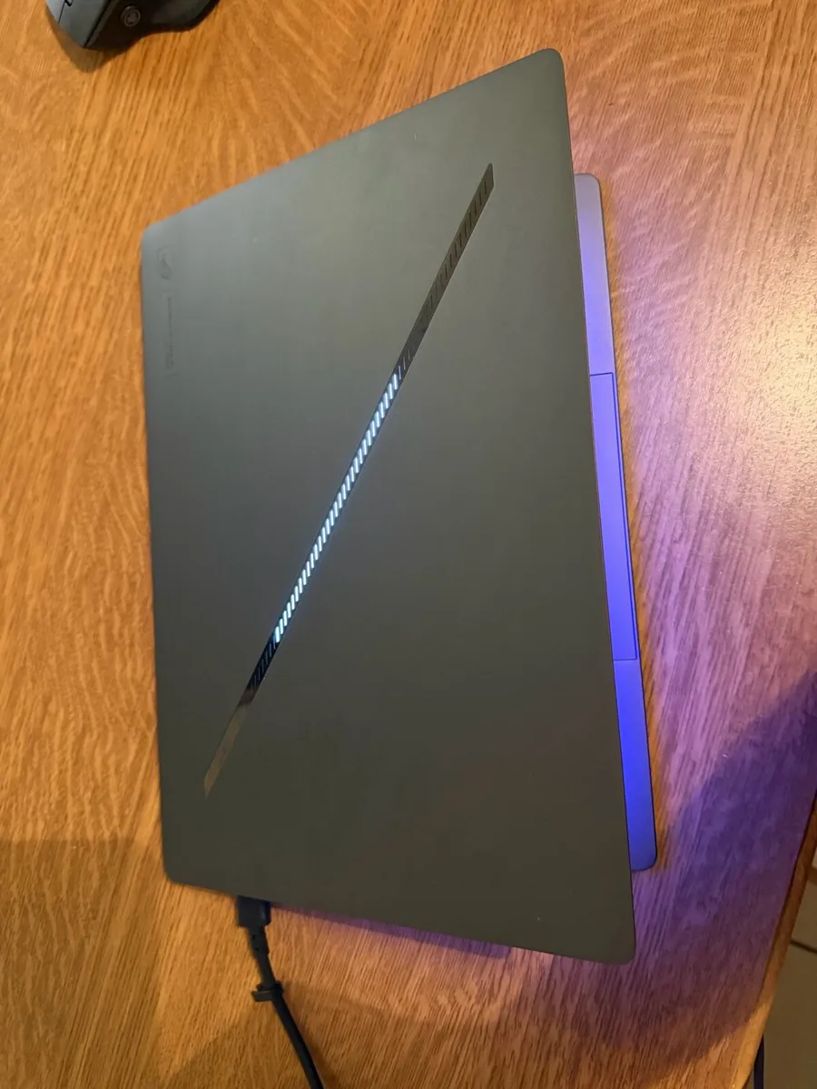 Asus Zephyrus G14 - 2025 - Image 2