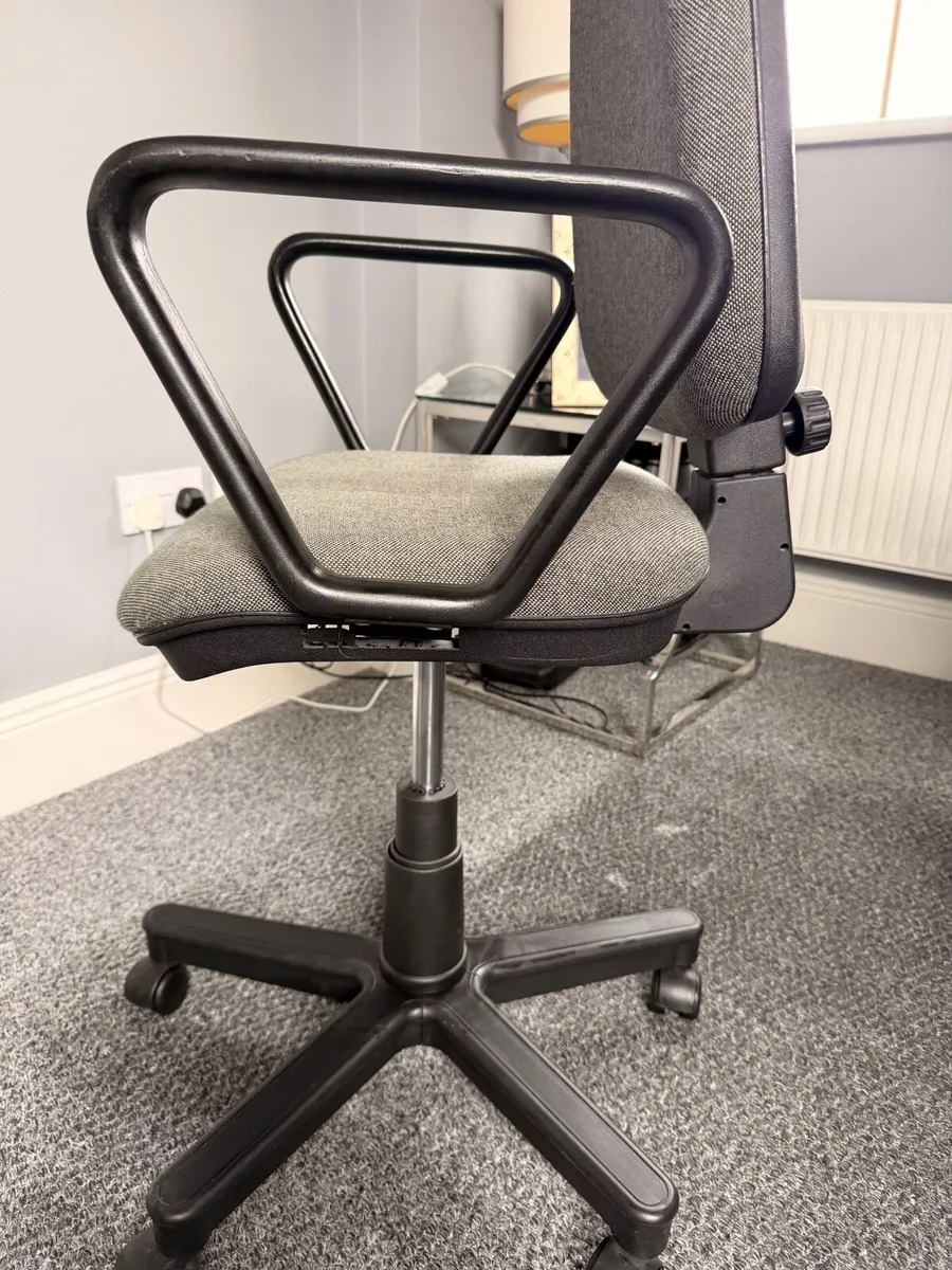Grey office swivel chair - Image 1