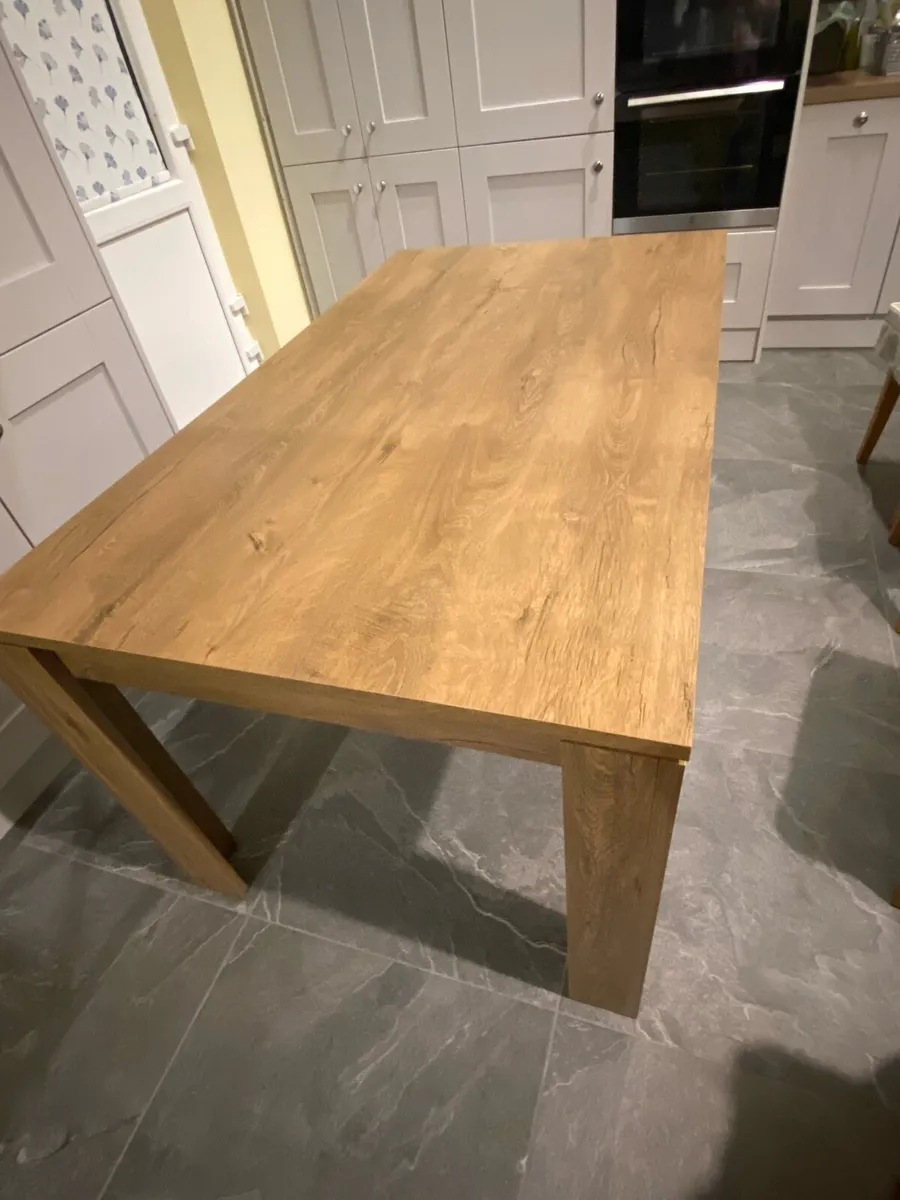 Dining table - Image 1