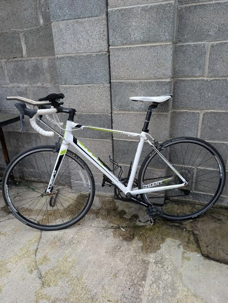 Giant Defy 4 - Image 1