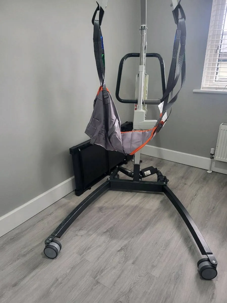 Medical person hoist - Image 1