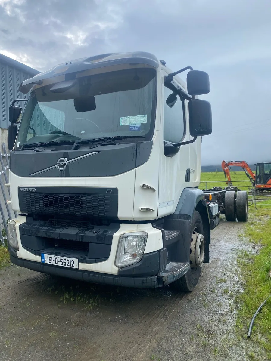 Volvo 250 fl auto - Image 1