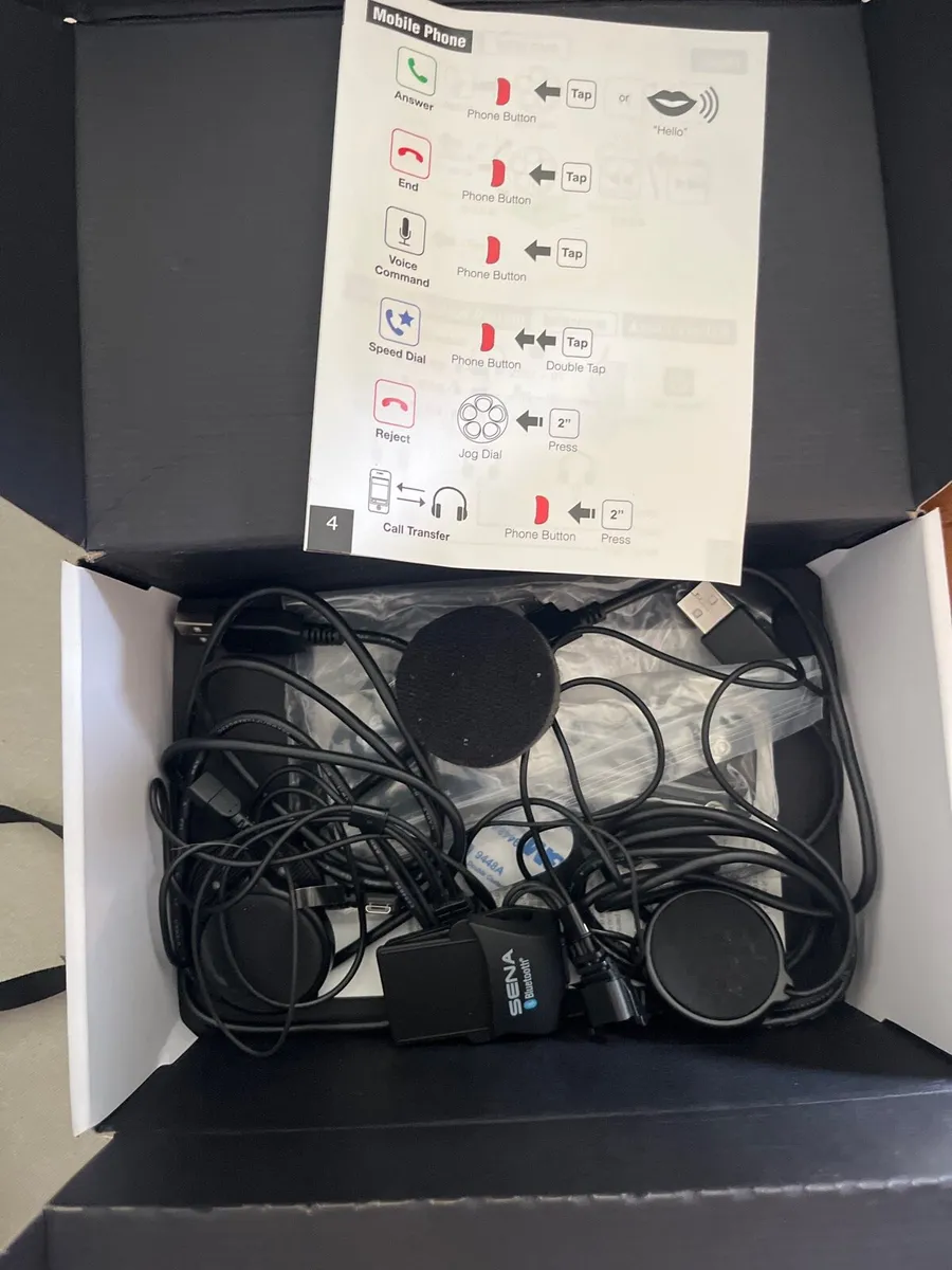 Sena motorcycle Bluetooth communication system - Image 3