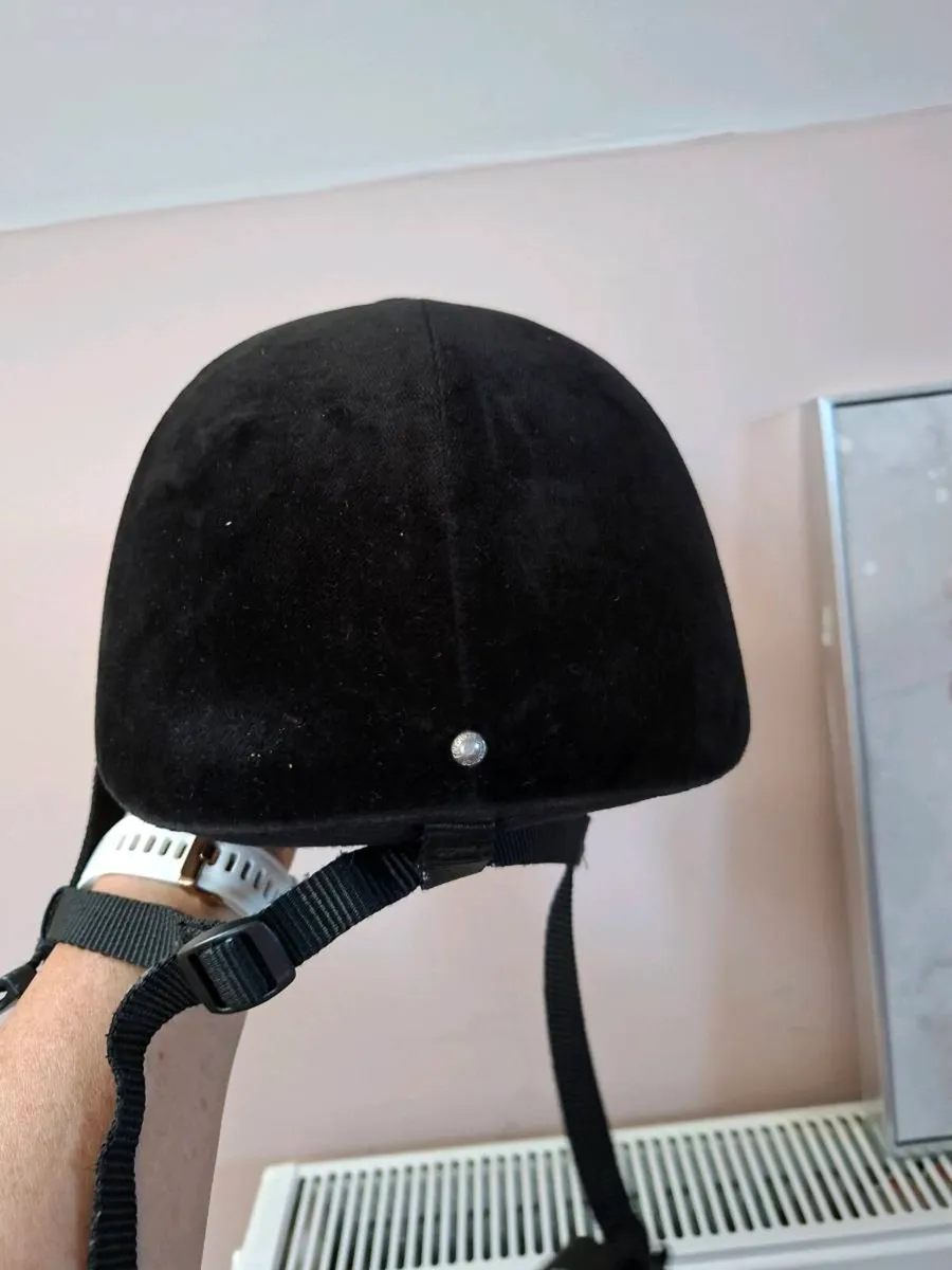 Horse riding helmet size 54 - Image 4