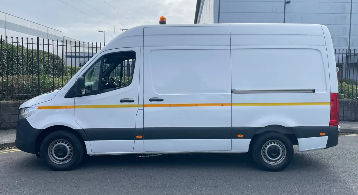 2024 Sprinter 315/36 RWD with 3.5 Ton Towing - Image 4