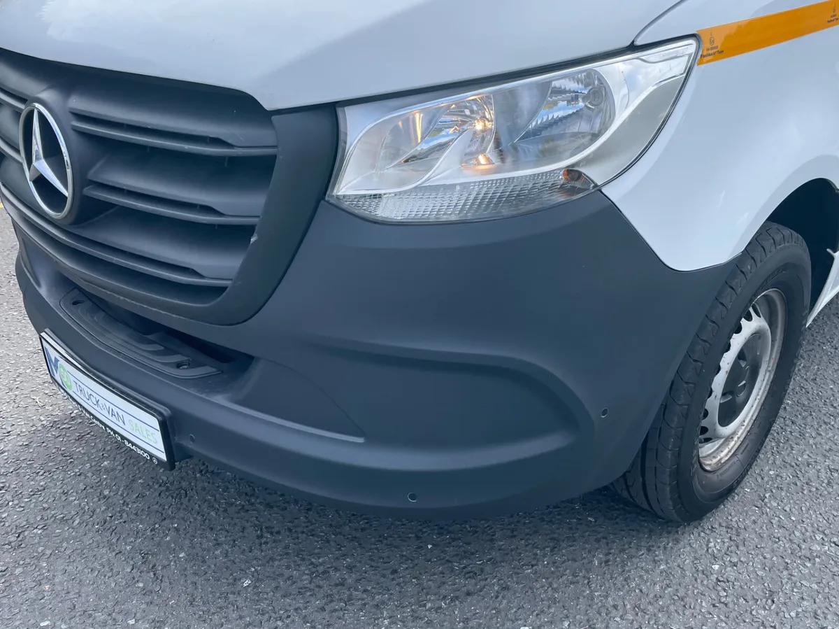 2023 Sprinter 315 MWB/3.5T Towing - Image 2
