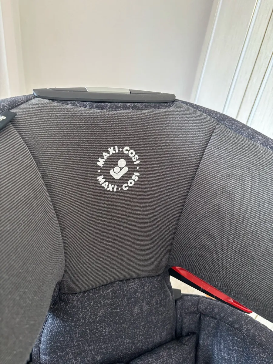 Maxi-cosi Booster Seat Isofix - like new - Image 2