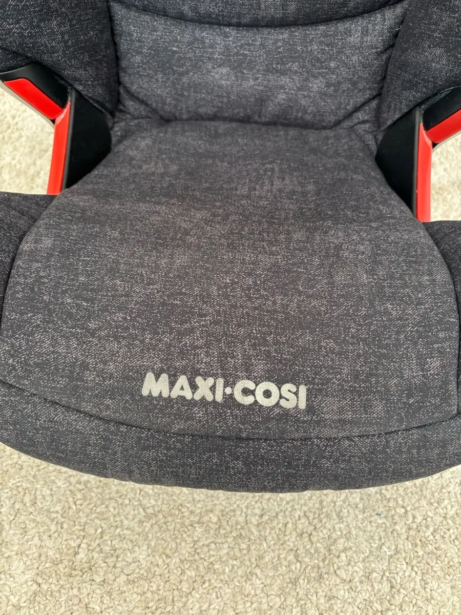 Maxi-cosi Booster Seat Isofix - like new - Image 4