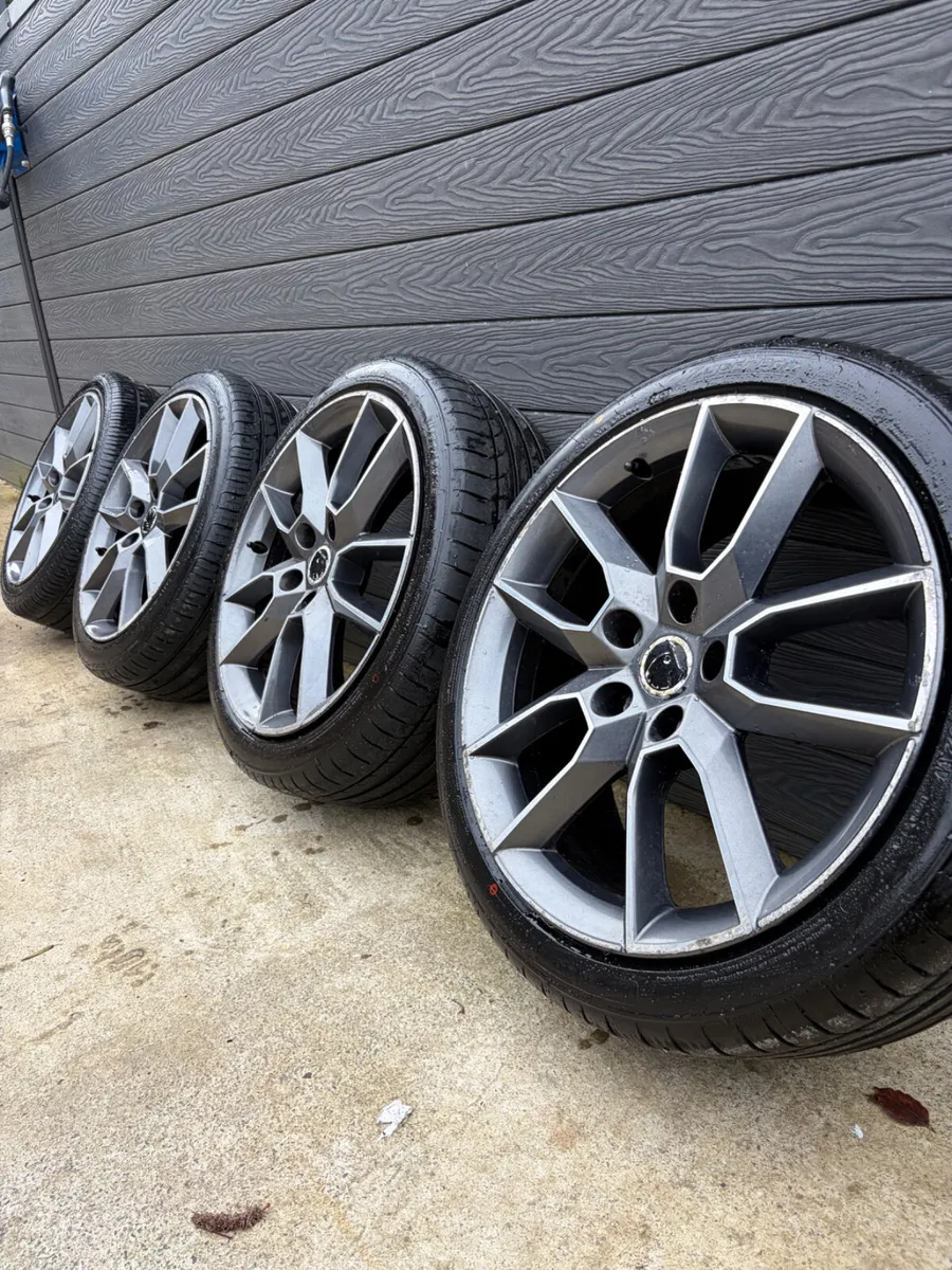 18” SKODA OCTAVIA VRS ALLOY WHEELS & TYRES - Image 1