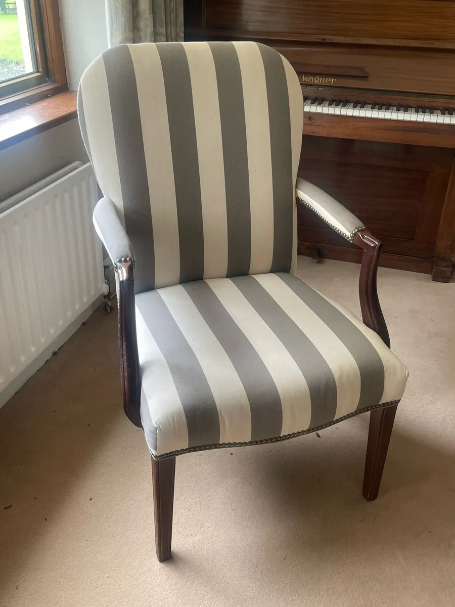4 chairs - Image 1