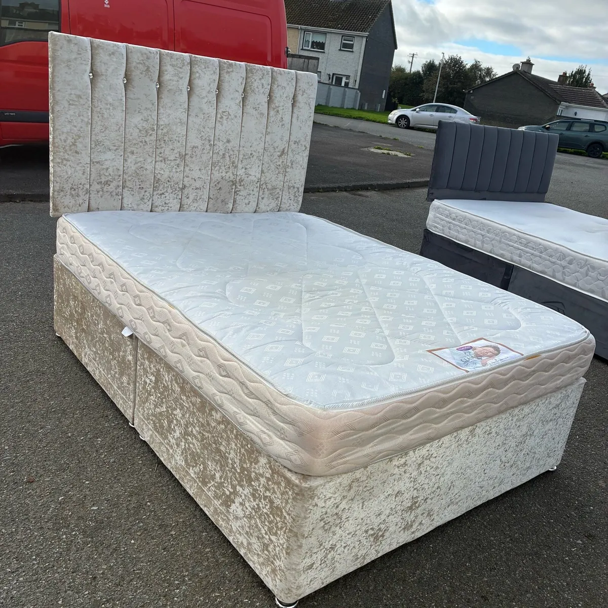 Crushed Velvet Double Bed with mattress - Image 2