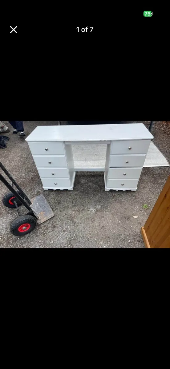 study desk - Image 1