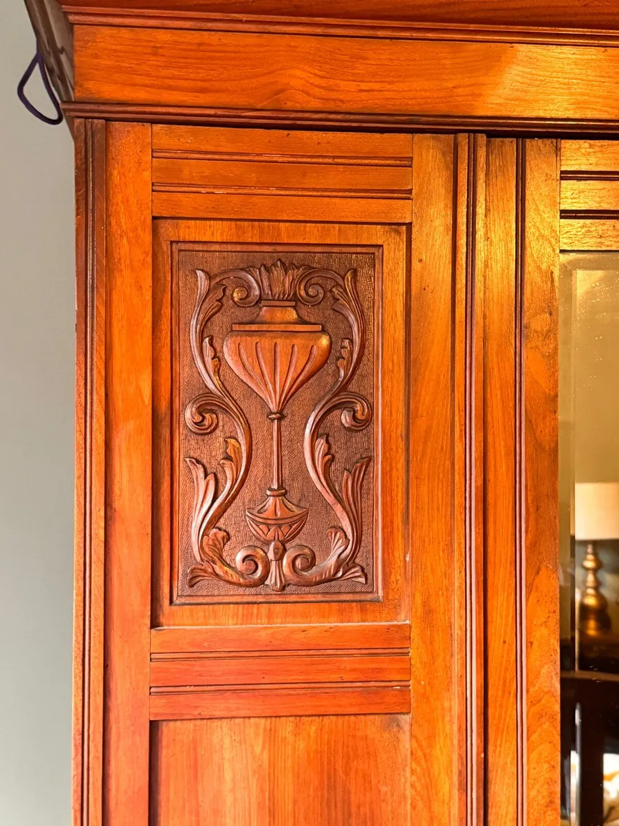 Antique wardrobe - Image 2