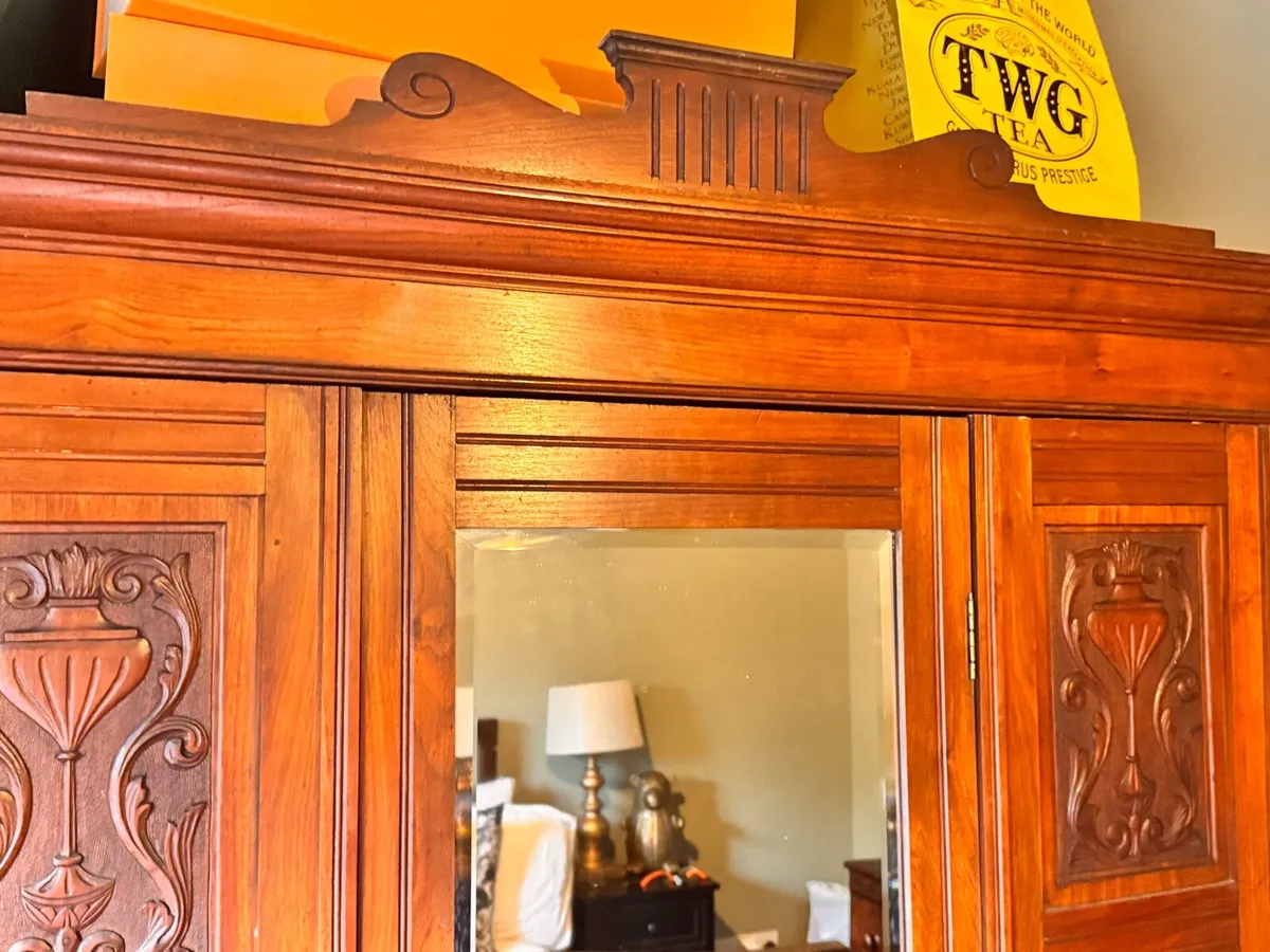 Antique wardrobe - Image 3