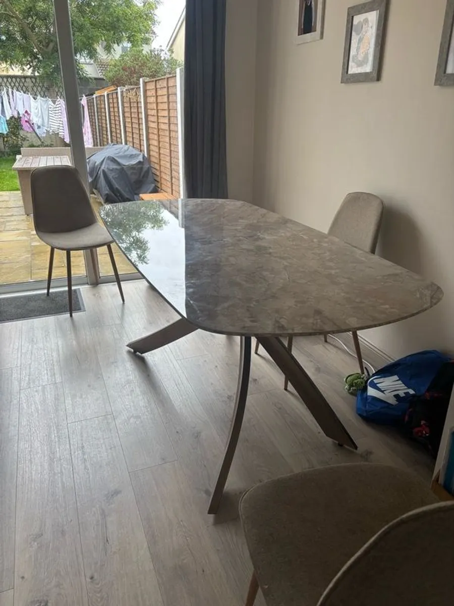 Dining table - Image 2