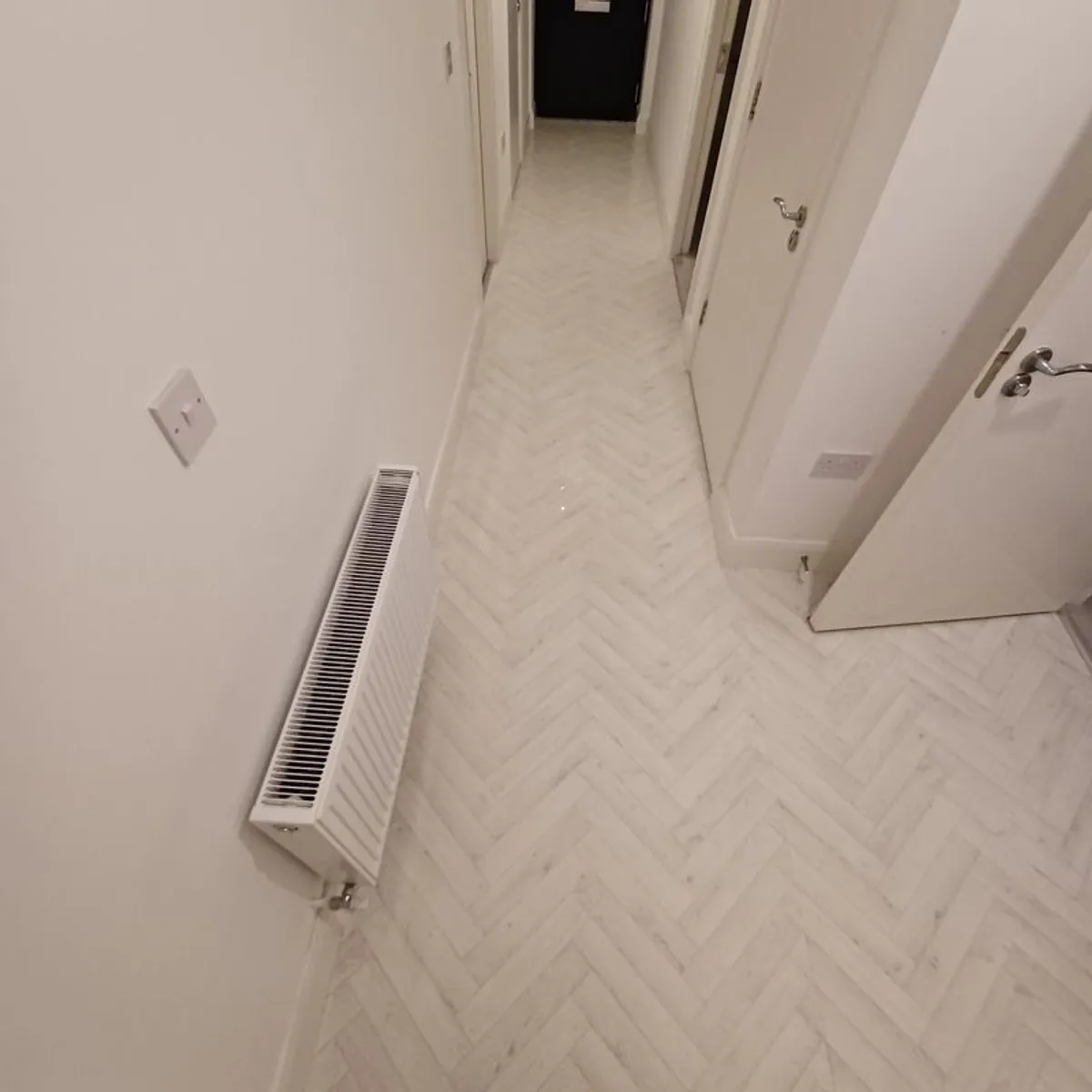 Full 2 bed apartment flooring FOR QUICK SALE - Image 4