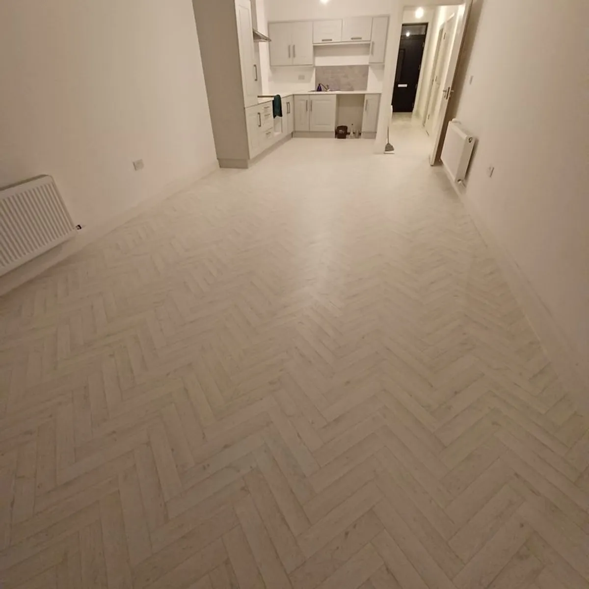 Full 2 bed apartment flooring FOR QUICK SALE - Image 2