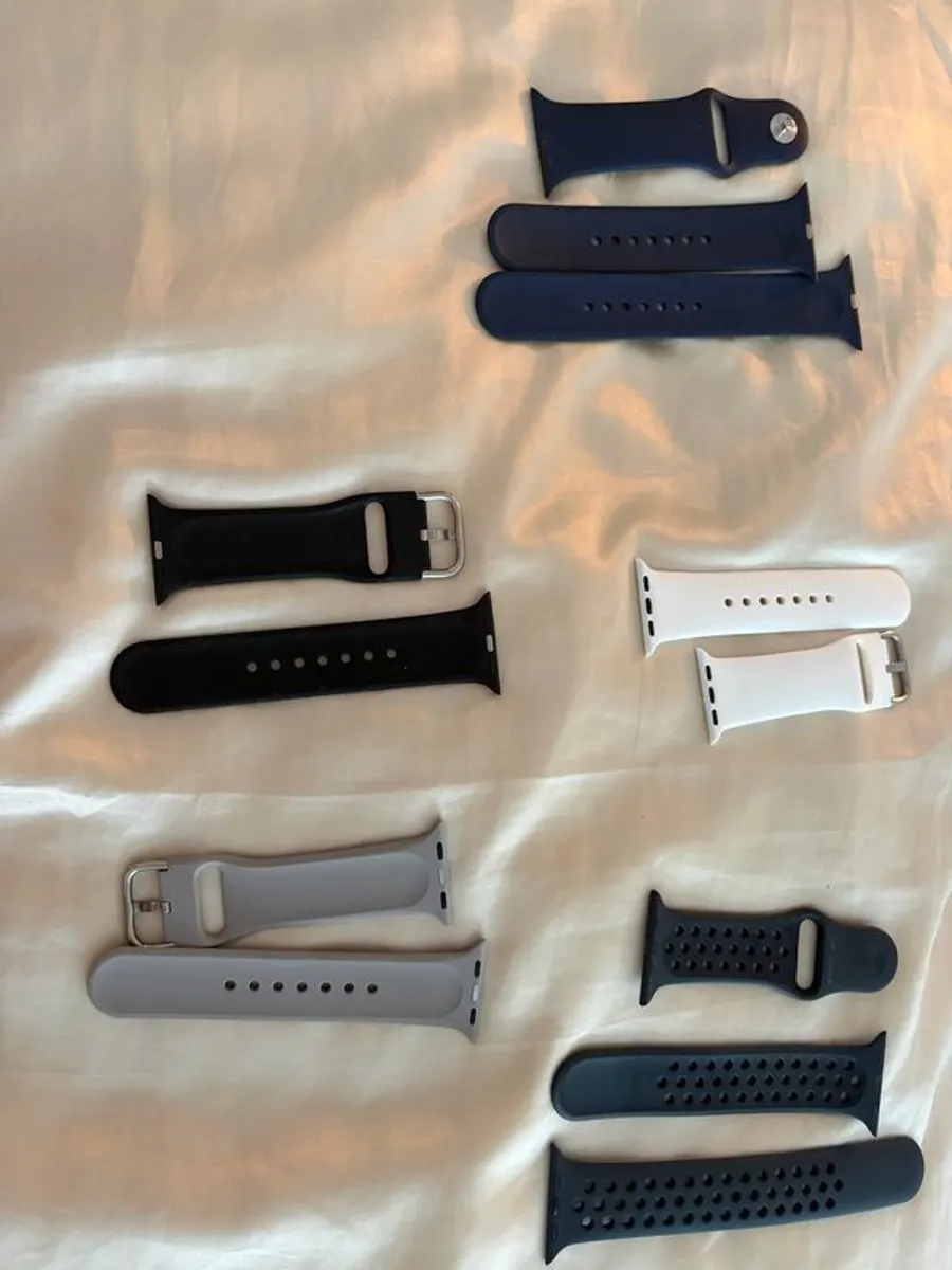 Apple Watch Series 6 and straps - Image 4