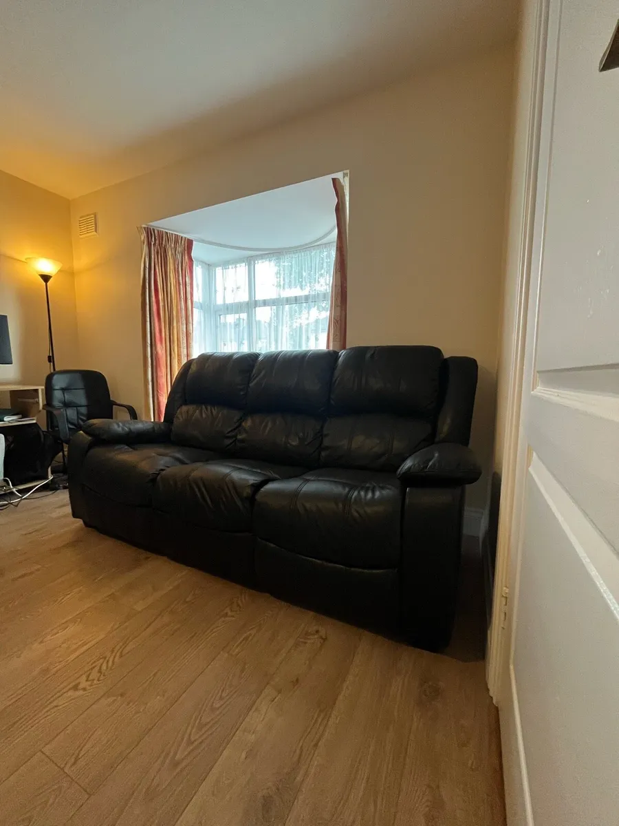 Black 3-Seater leather Sofa/ couch - Image 1