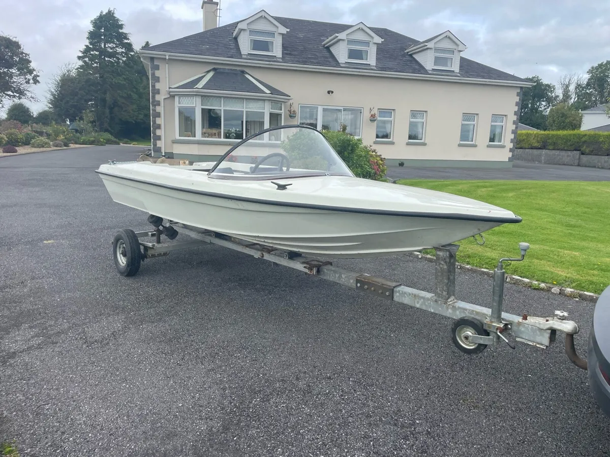 Speed boat and trailer *no engine - Image 2