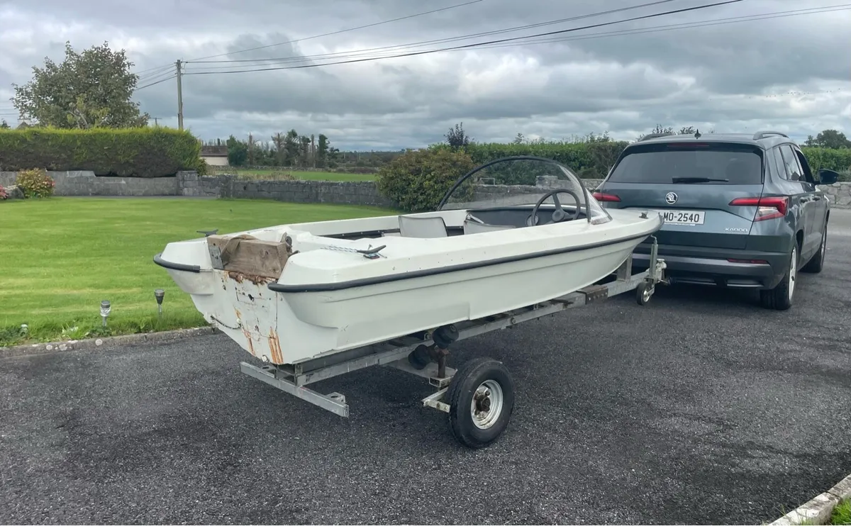 Speed boat and trailer *no engine - Image 4
