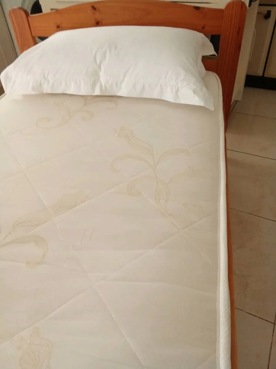 Single bed - Image 1