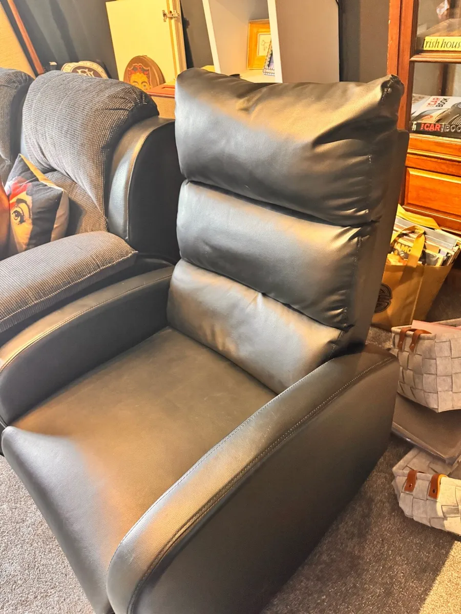 Leather recliner - Image 4