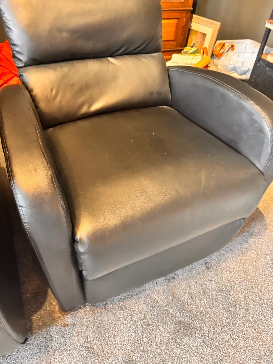 Leather recliner - Image 3