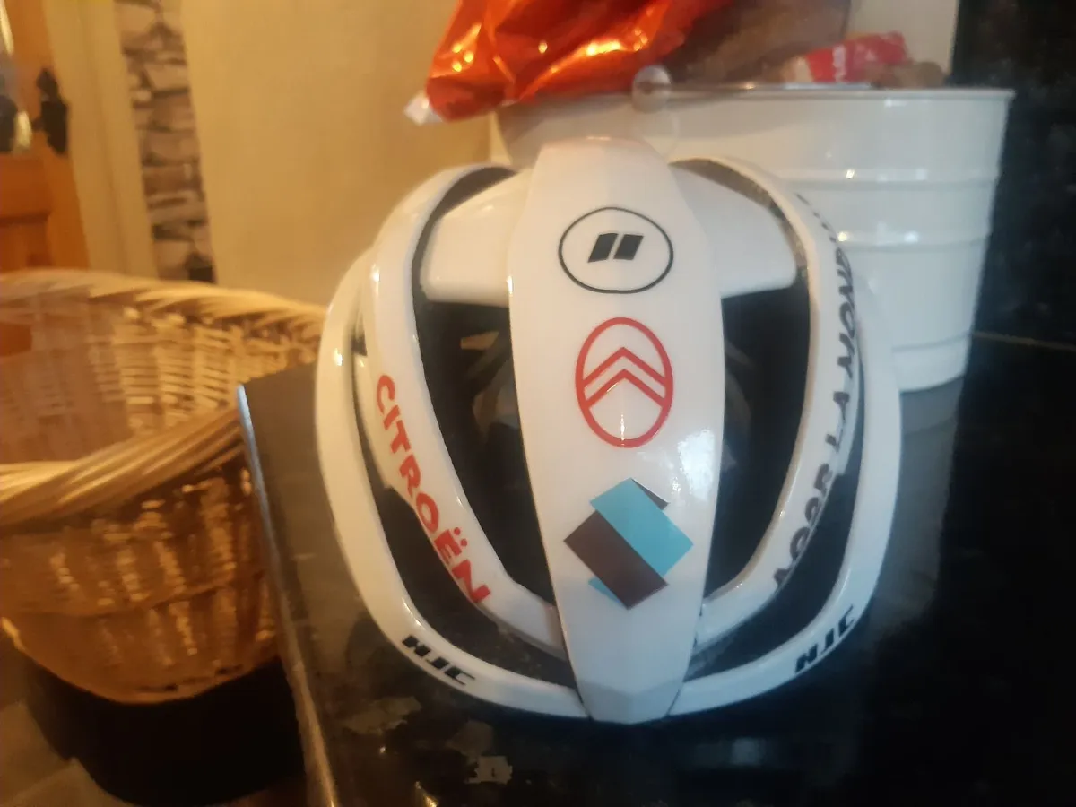 Cycle helmet - Image 2