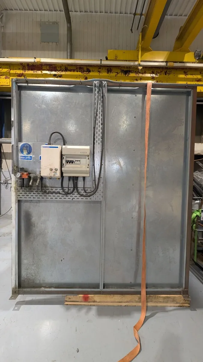 Paint Booth with Extraction - Image 1