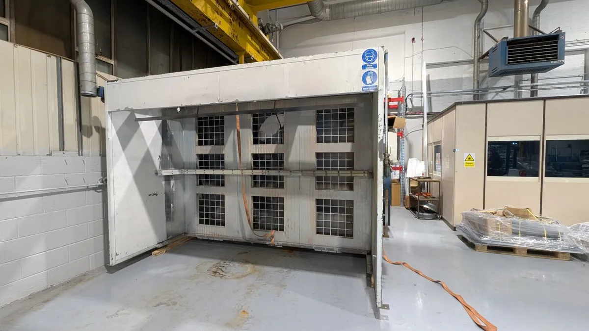 Paint Booth with Extraction - Image 2