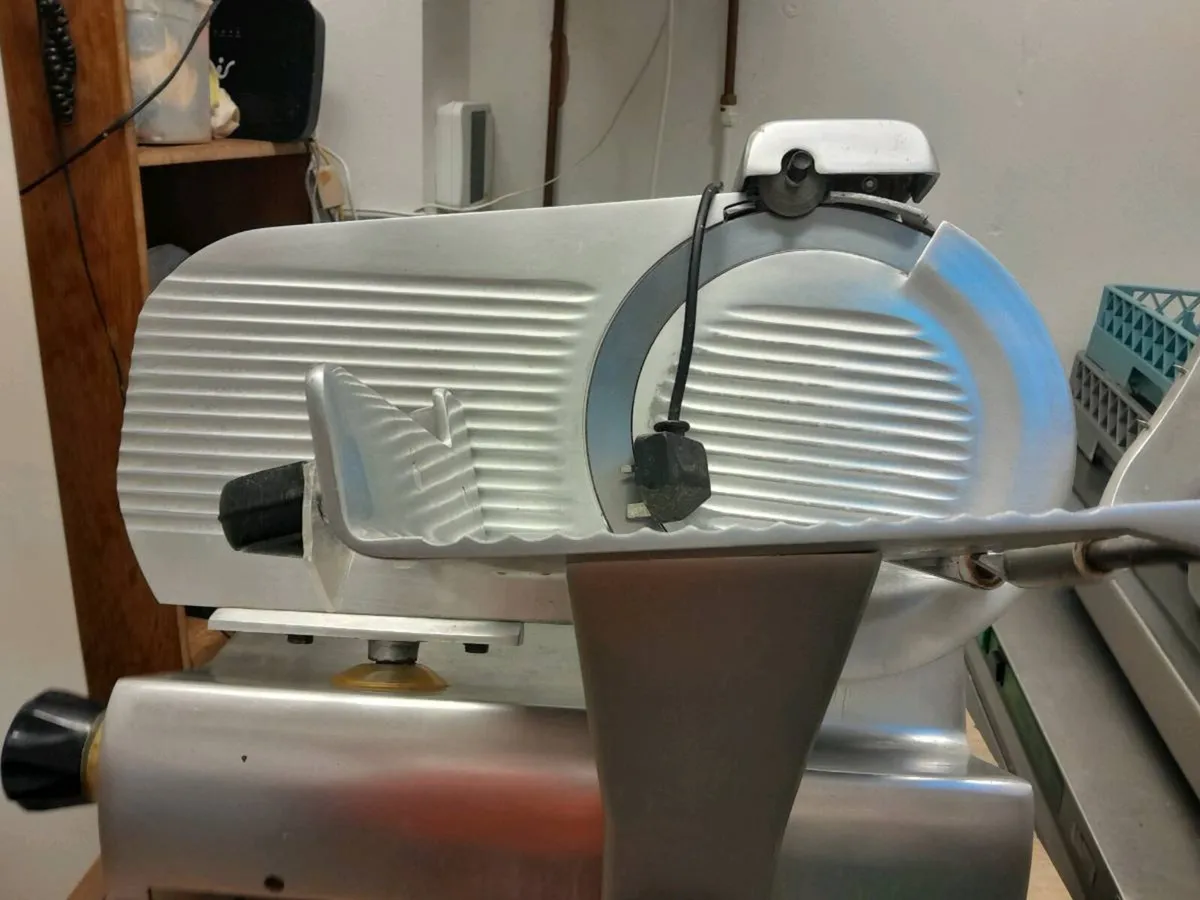 Commercial meat slicer - Image 2