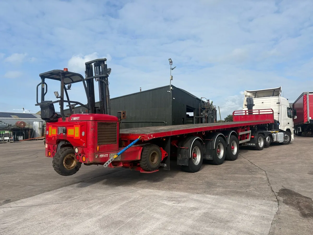 39ft SDC Trailer and Moffett Forklift - Image 1
