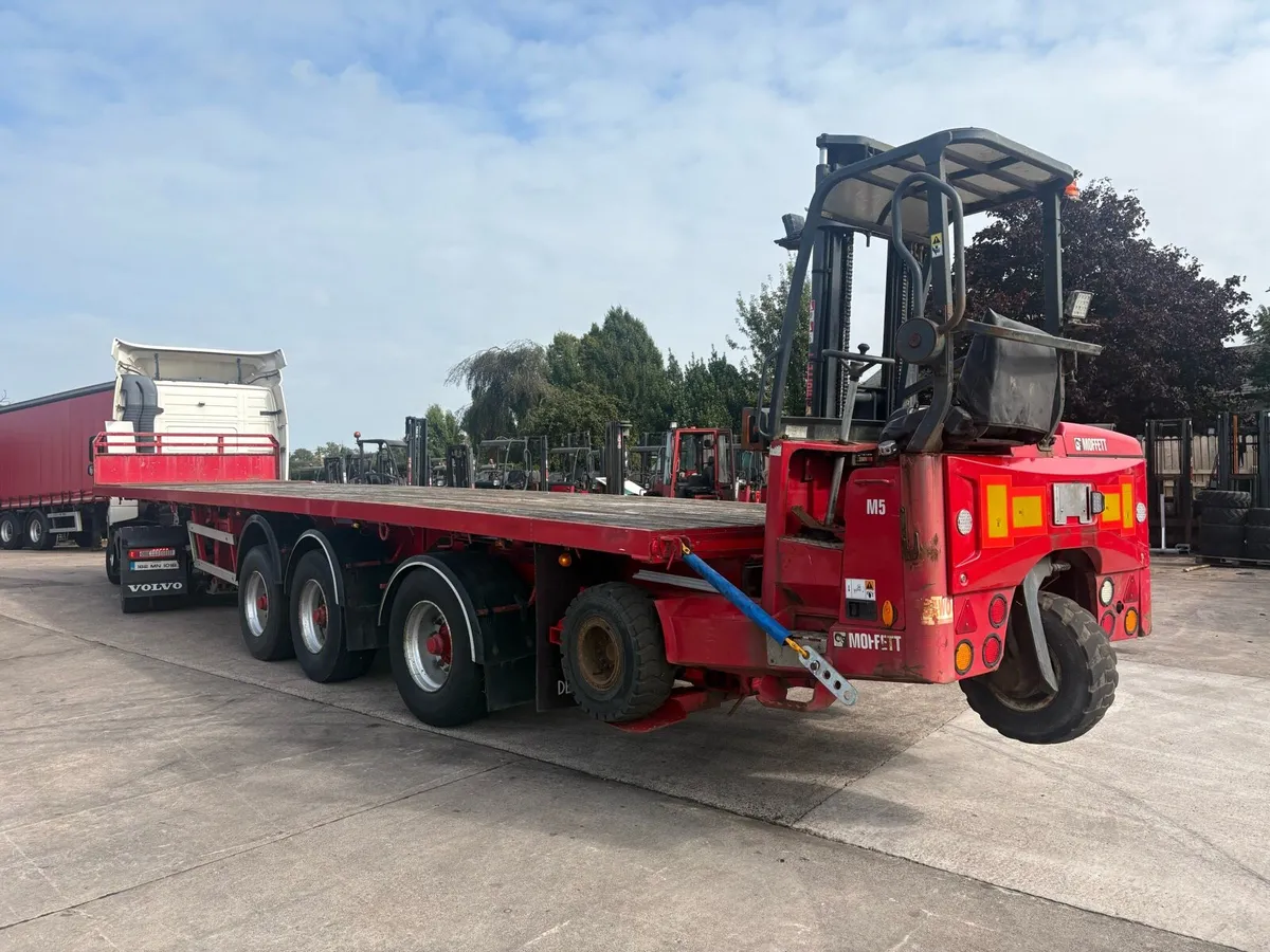 39ft SDC Trailer and Moffett Forklift - Image 2