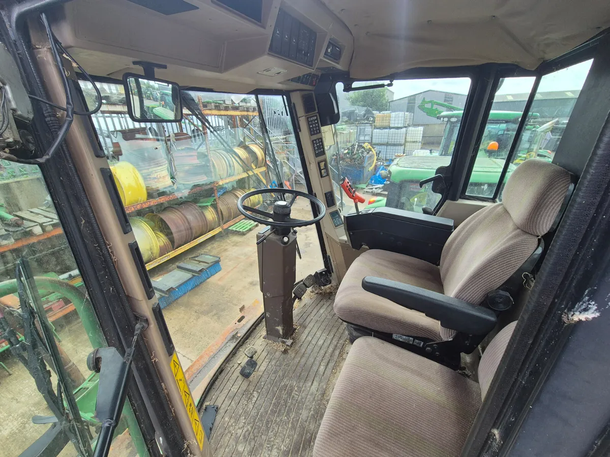 John Deere 6850 2000 - Image 4