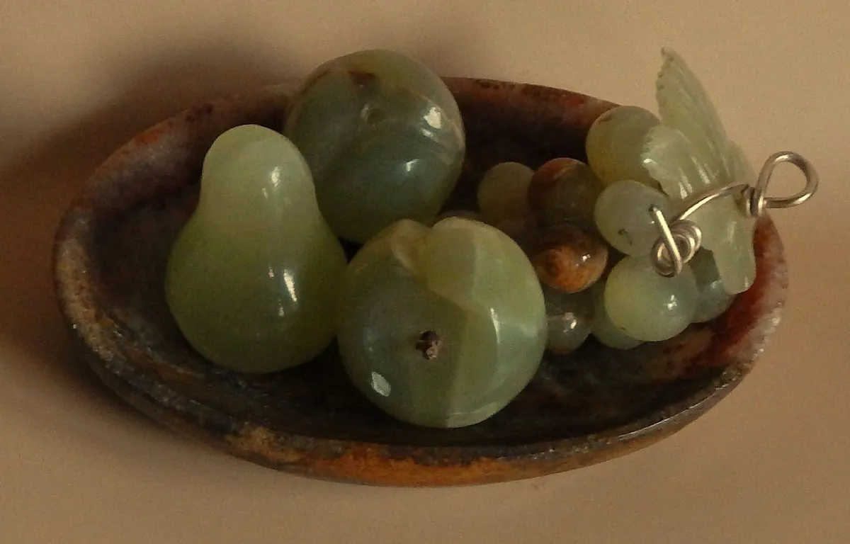 Selection of Small Onyx Pieces Including Tray - Image 2