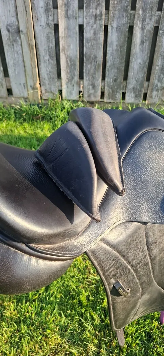 Blk Sue Carson Dressage Saddle 18" MW - Image 2