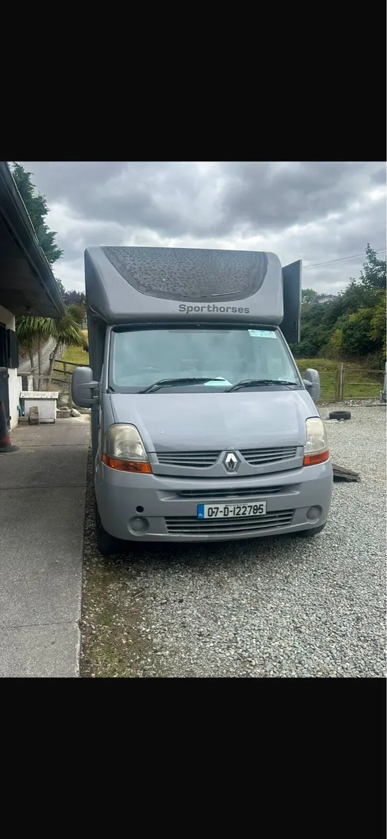 Renault master horse van 3.5t car license - Image 2