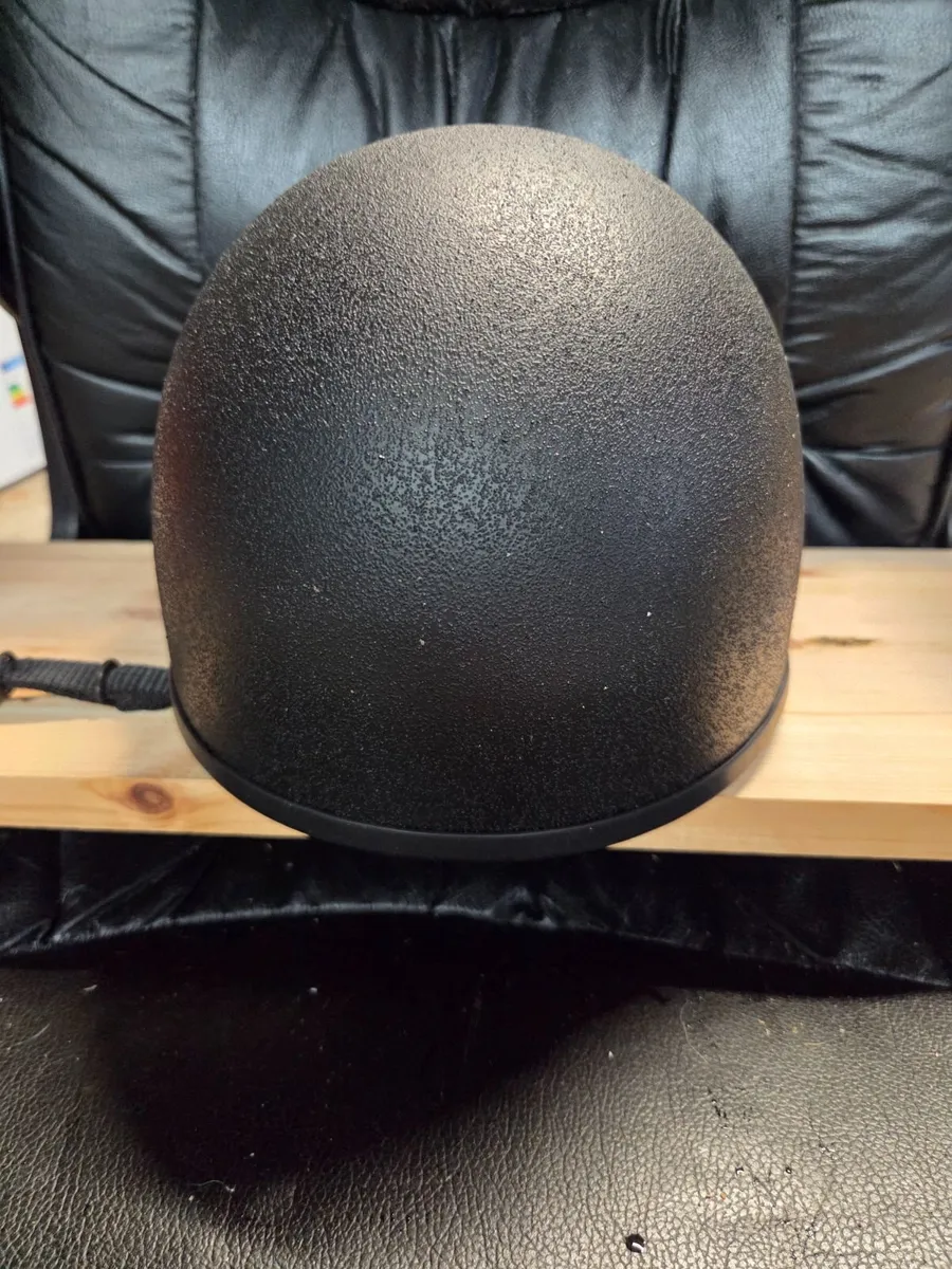 Horse riding helmet - Image 1