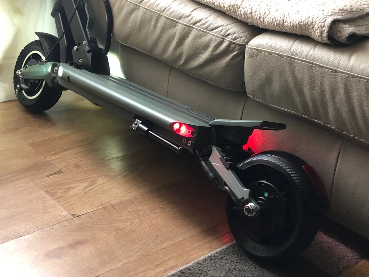 VSETT 8 ELECTRIC SCOOTER - Image 1