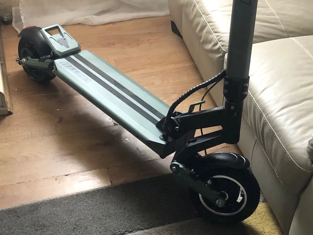 VSETT 8 ELECTRIC SCOOTER - Image 2